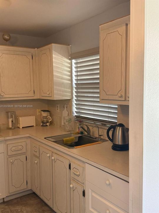 For Sale: $135,000 (1 beds, 1 baths, 750 Square Feet)