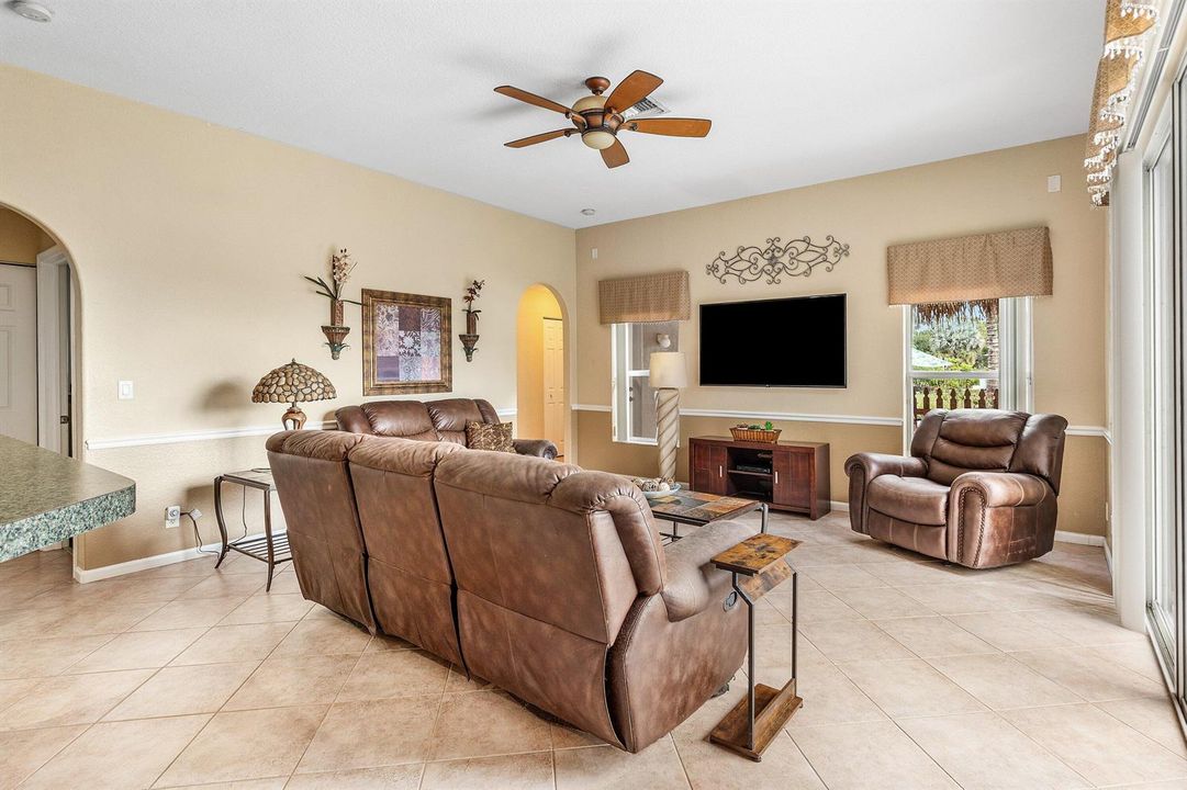 024-1361561stLaneNorth-WestPalmBeach-FL-