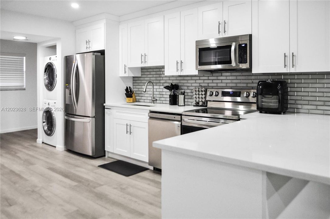 For Sale: $338,000 (2 beds, 2 baths, 1210 Square Feet)