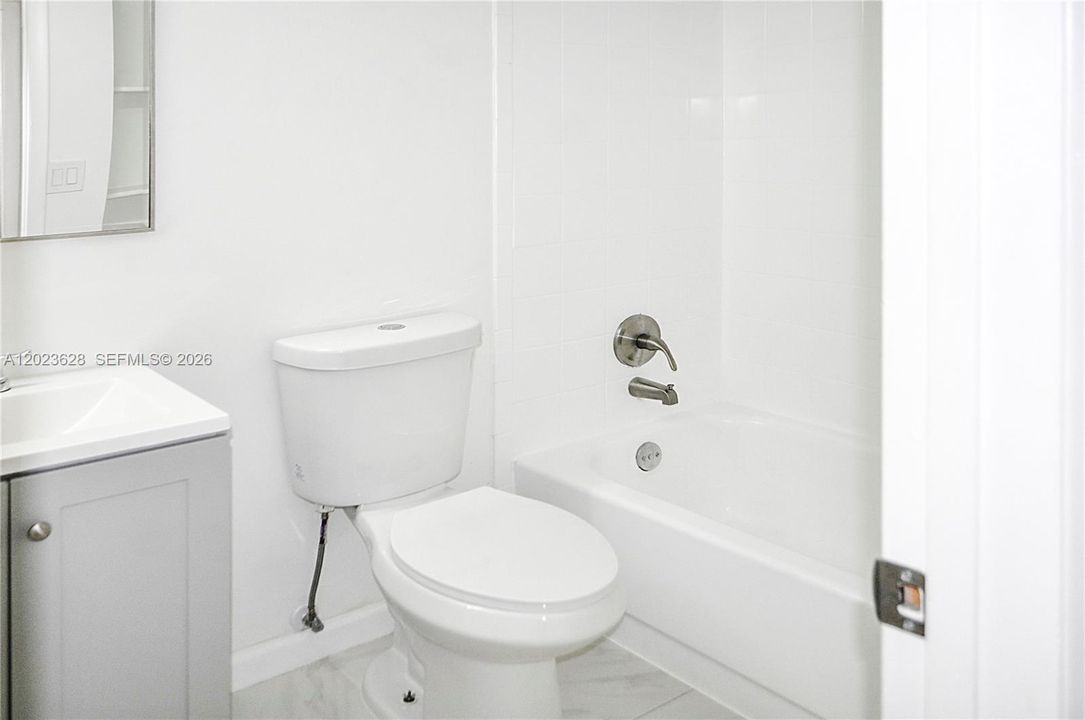 For Sale: $338,000 (2 beds, 2 baths, 1210 Square Feet)