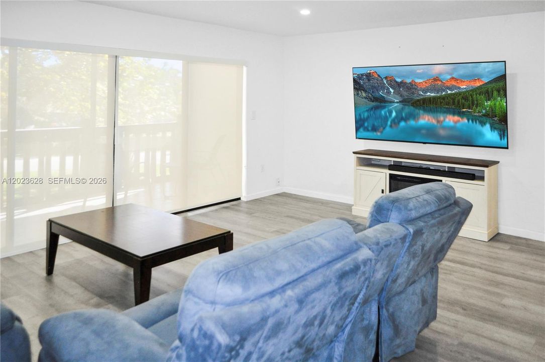 For Sale: $338,000 (2 beds, 2 baths, 1210 Square Feet)