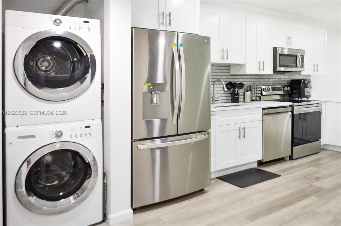 For Sale: $338,000 (2 beds, 2 baths, 1210 Square Feet)