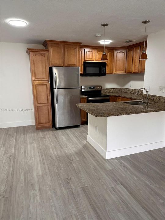 В аренду: $2,250 (2 спален, 2 ванн, 825 Квадратных фут)
