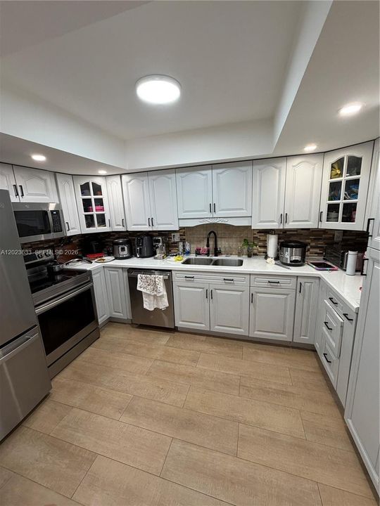 Active With Contract: $3,200 (3 beds, 2 baths, 1330 Square Feet)