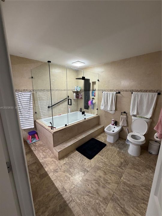 Active With Contract: $3,200 (3 beds, 2 baths, 1330 Square Feet)