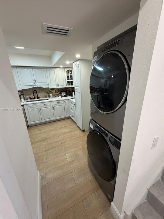 Active With Contract: $3,200 (3 beds, 2 baths, 1330 Square Feet)