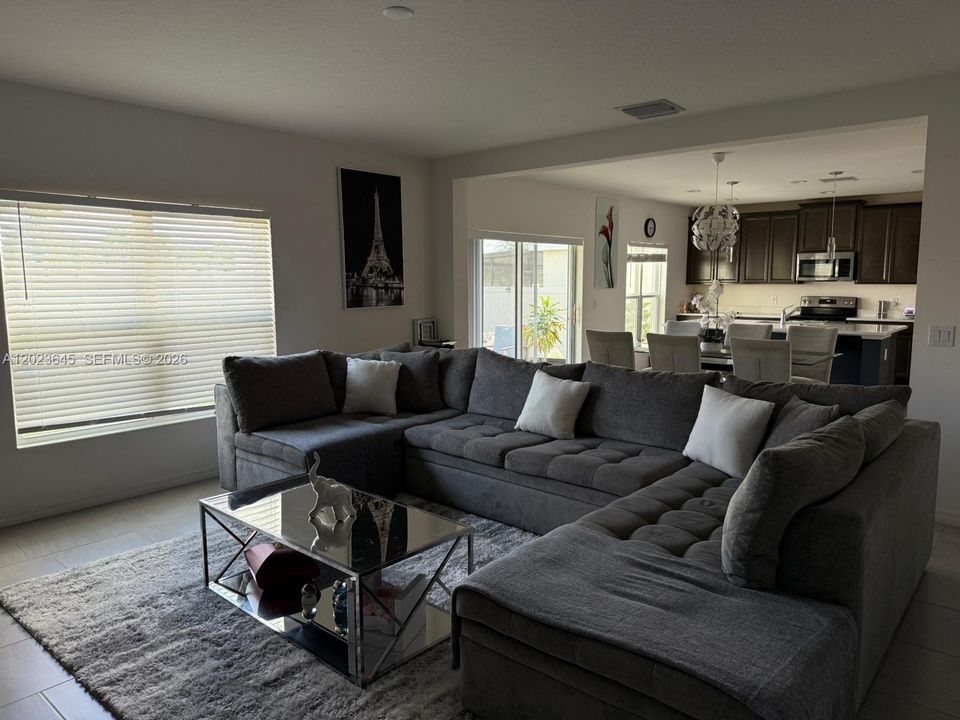 For Sale: $380,000 (5 beds, 3 baths, 2621 Square Feet)