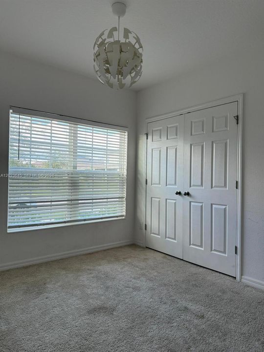 For Sale: $380,000 (5 beds, 3 baths, 2621 Square Feet)