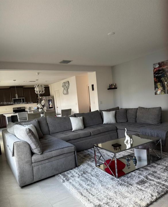 For Sale: $380,000 (5 beds, 3 baths, 2621 Square Feet)