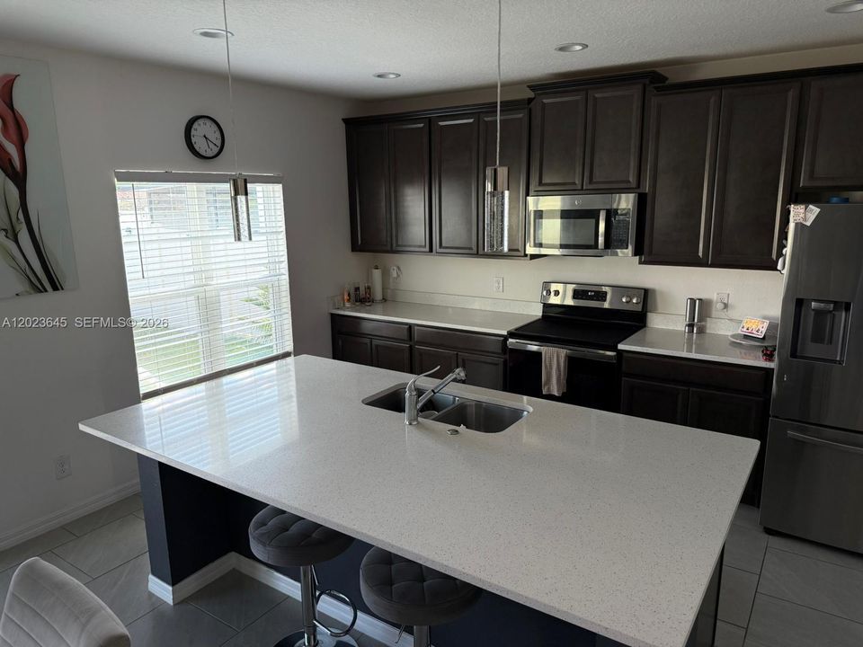 For Sale: $380,000 (5 beds, 3 baths, 2621 Square Feet)