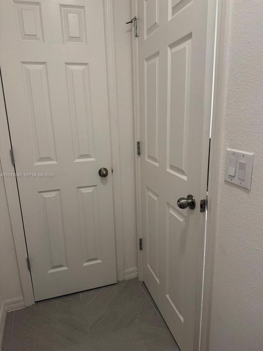 For Sale: $380,000 (5 beds, 3 baths, 2621 Square Feet)