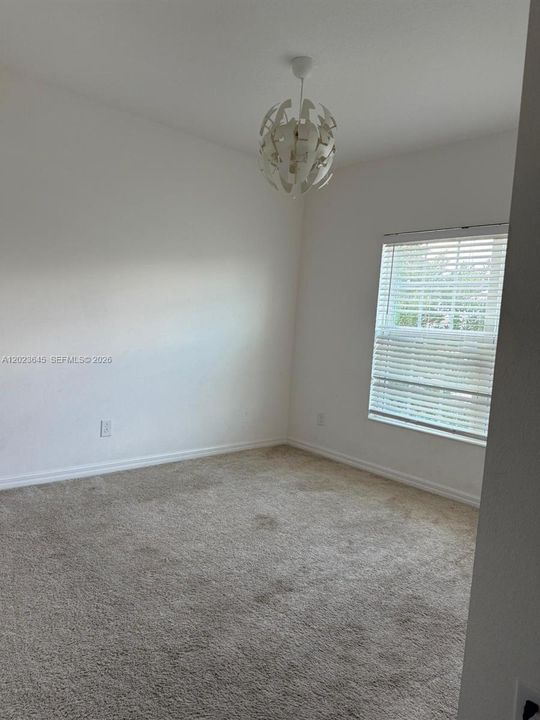 For Sale: $380,000 (5 beds, 3 baths, 2621 Square Feet)