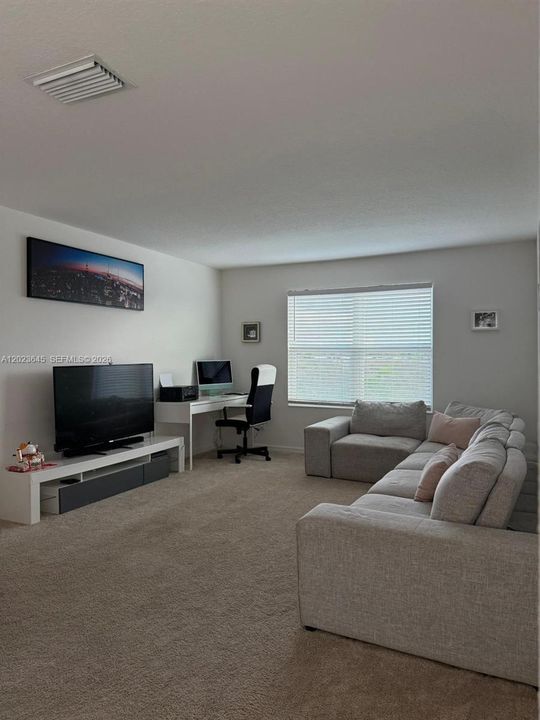 For Sale: $380,000 (5 beds, 3 baths, 2621 Square Feet)