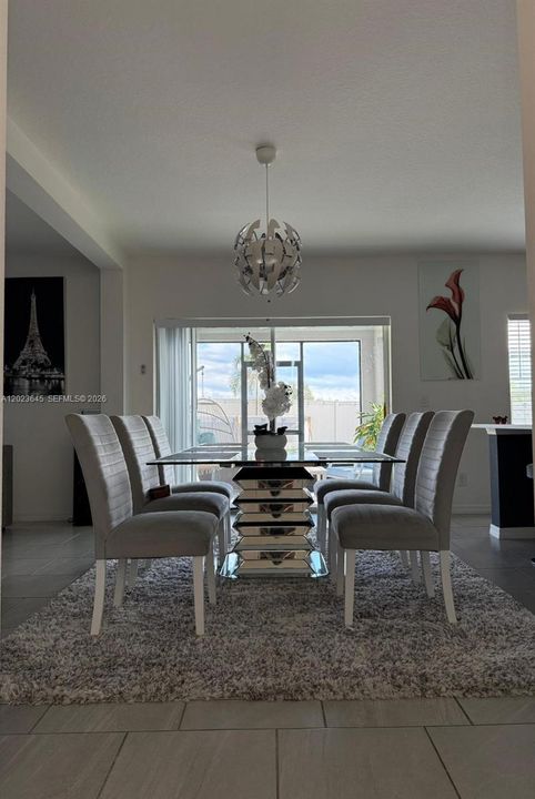 For Sale: $380,000 (5 beds, 3 baths, 2621 Square Feet)