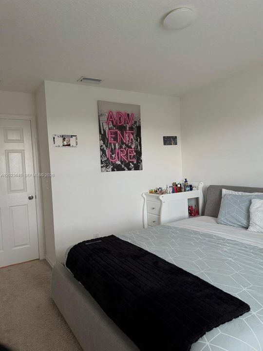 For Sale: $380,000 (5 beds, 3 baths, 2621 Square Feet)