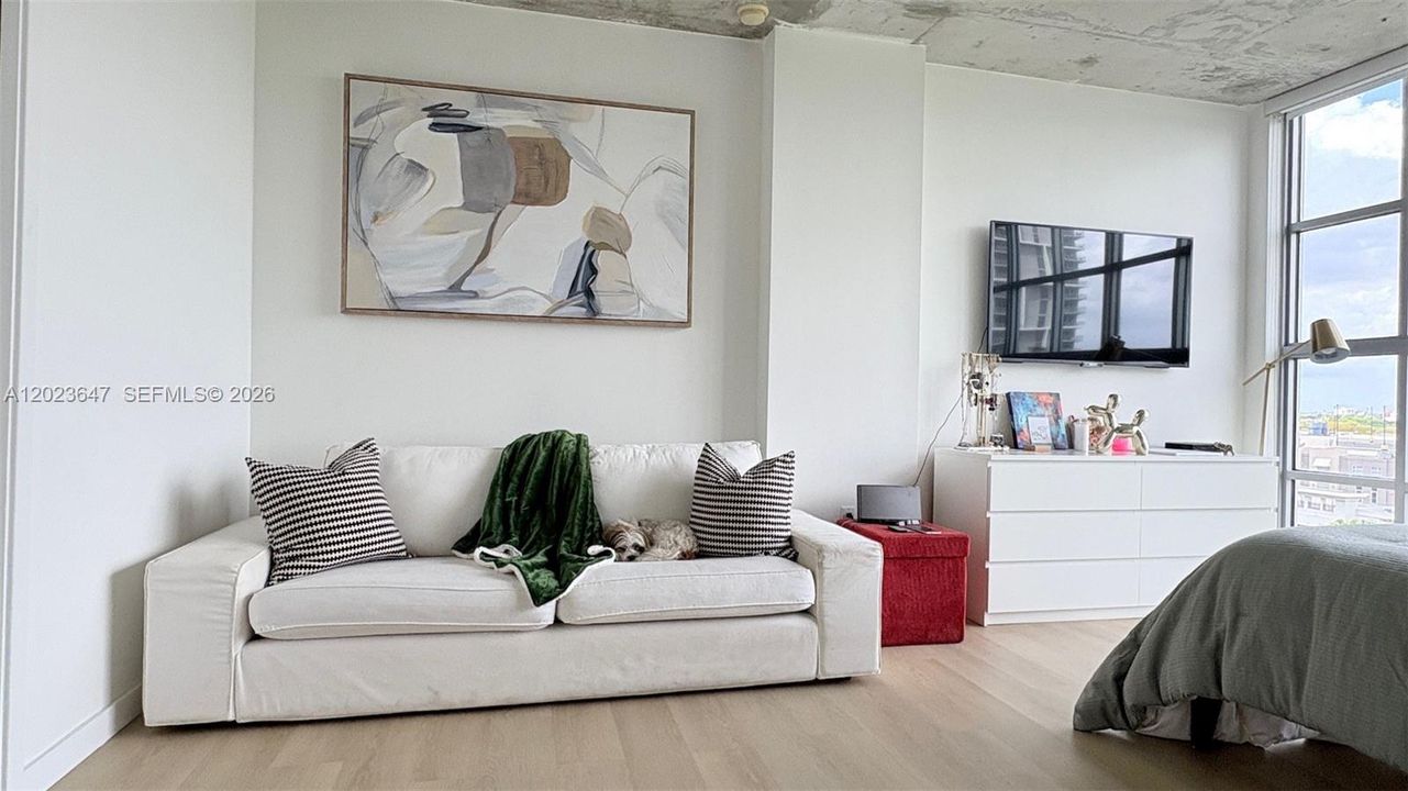 For Sale: $330,000 (0 beds, 1 baths, 492 Square Feet)