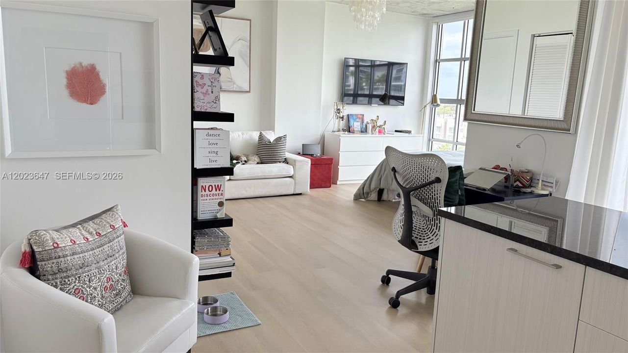For Sale: $330,000 (0 beds, 1 baths, 492 Square Feet)
