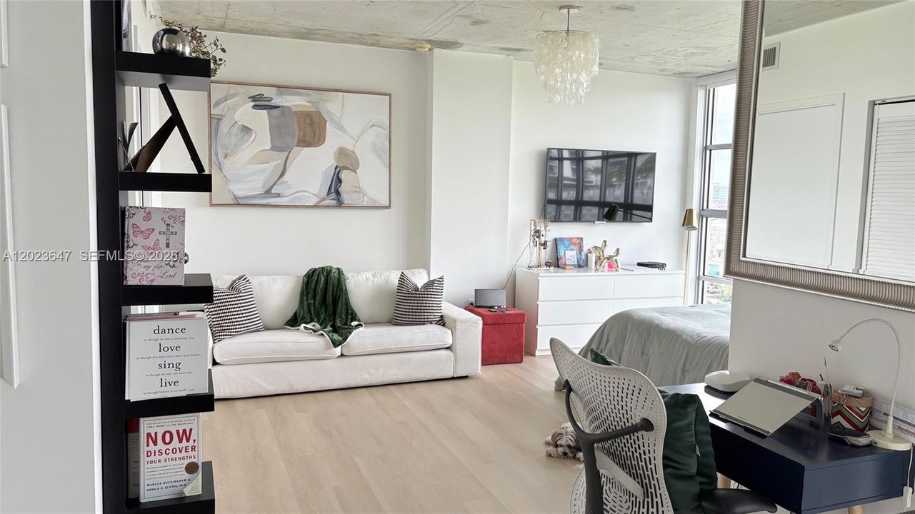 For Sale: $330,000 (0 beds, 1 baths, 492 Square Feet)