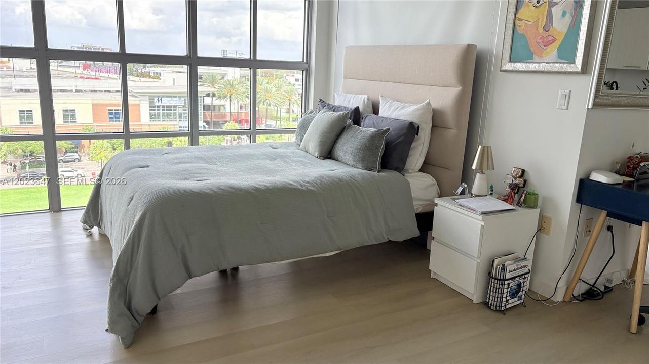 For Sale: $330,000 (0 beds, 1 baths, 492 Square Feet)