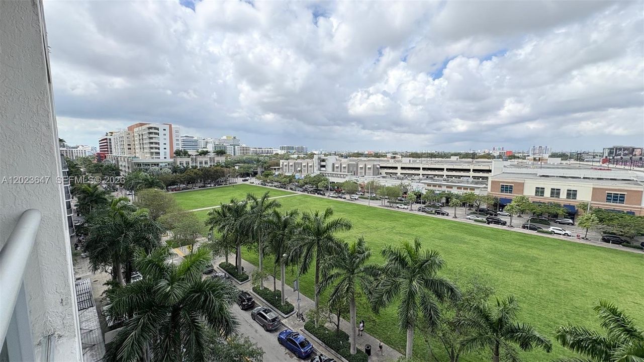 For Sale: $330,000 (0 beds, 1 baths, 492 Square Feet)