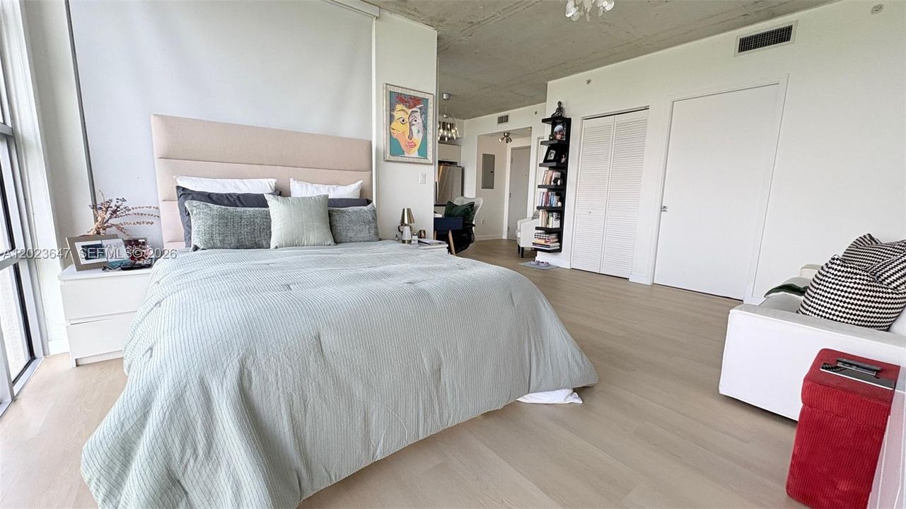 For Sale: $330,000 (0 beds, 1 baths, 492 Square Feet)