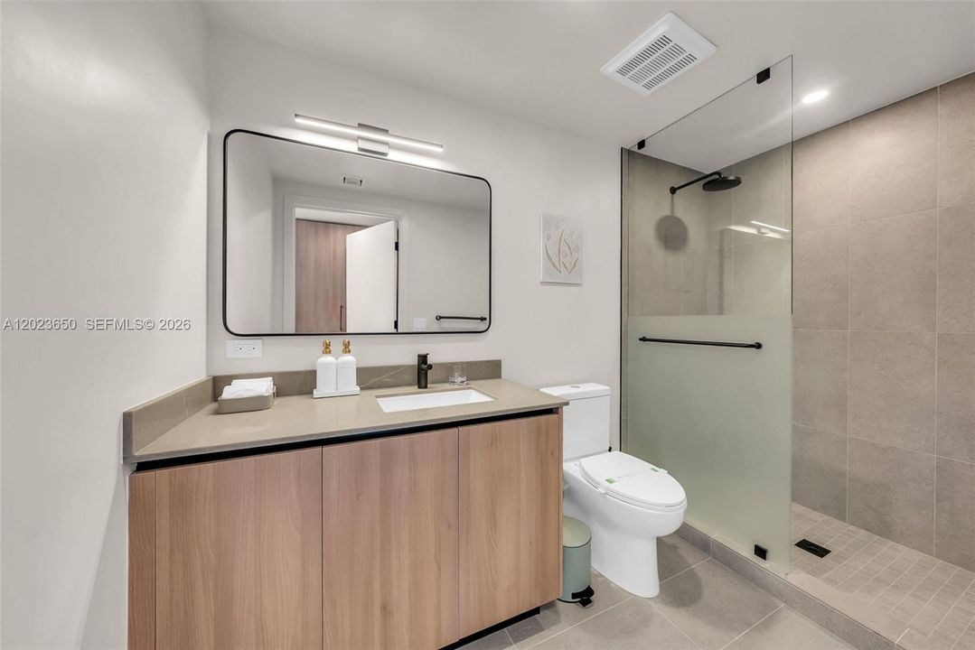 En Venta: $970,000 (2 camas, 2 baños, 760 Pies cuadrados)