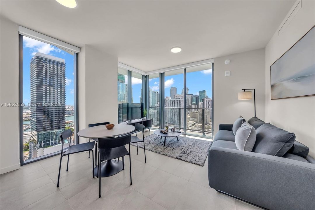 En Venta: $970,000 (2 camas, 2 baños, 760 Pies cuadrados)