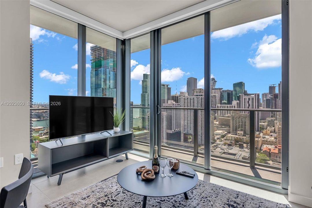 En Venta: $970,000 (2 camas, 2 baños, 760 Pies cuadrados)