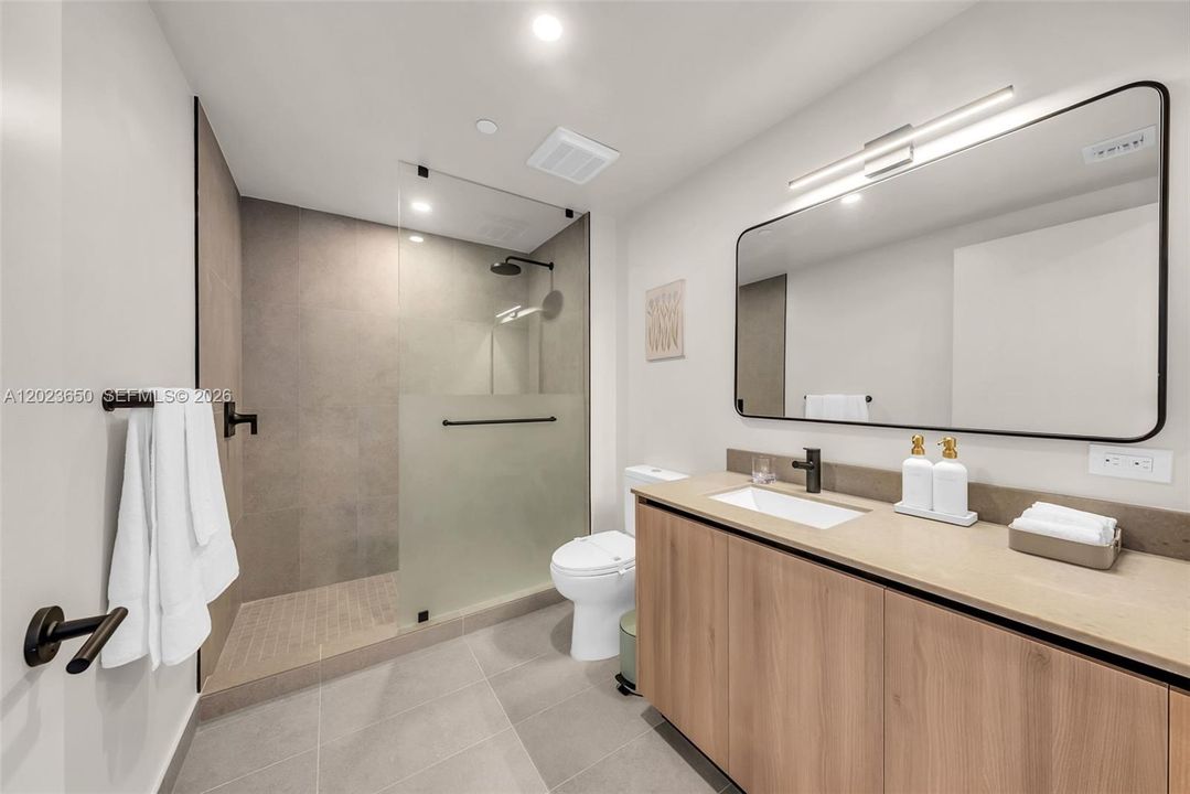 En Venta: $970,000 (2 camas, 2 baños, 760 Pies cuadrados)