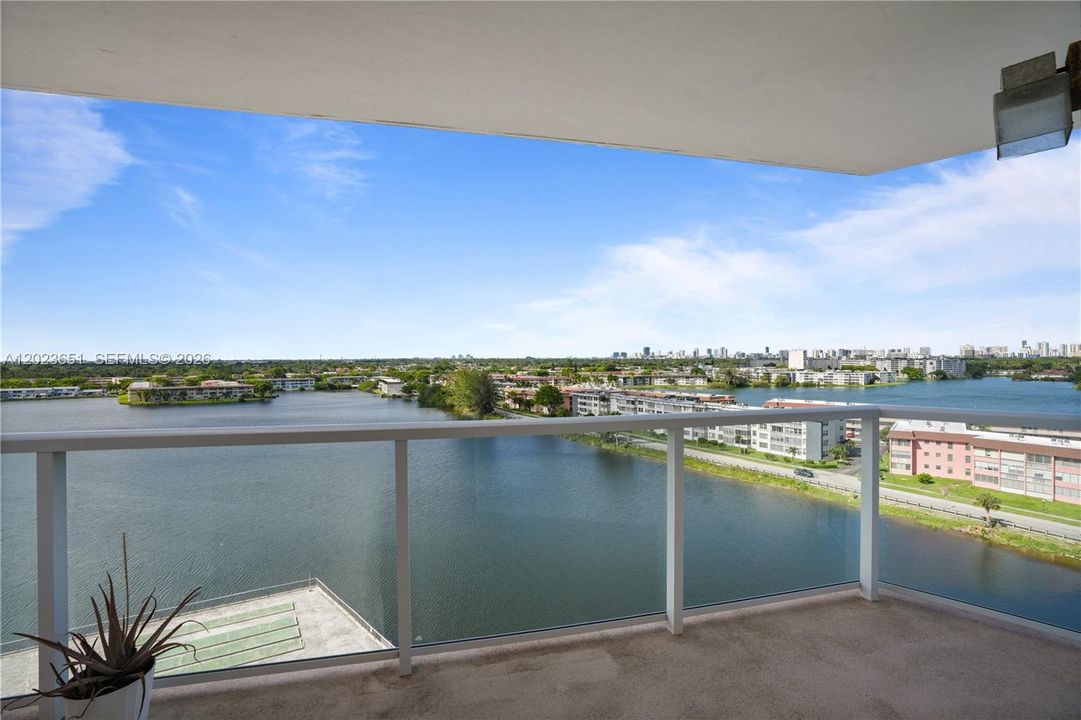 En Venta: $241,000 (2 camas, 2 baños, 1140 Pies cuadrados)