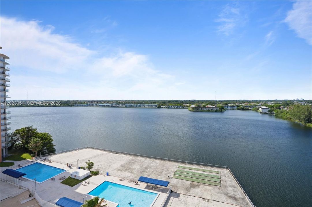 En Venta: $241,000 (2 camas, 2 baños, 1140 Pies cuadrados)