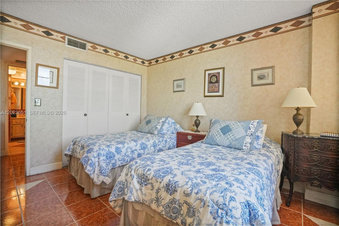 En Venta: $241,000 (2 camas, 2 baños, 1140 Pies cuadrados)