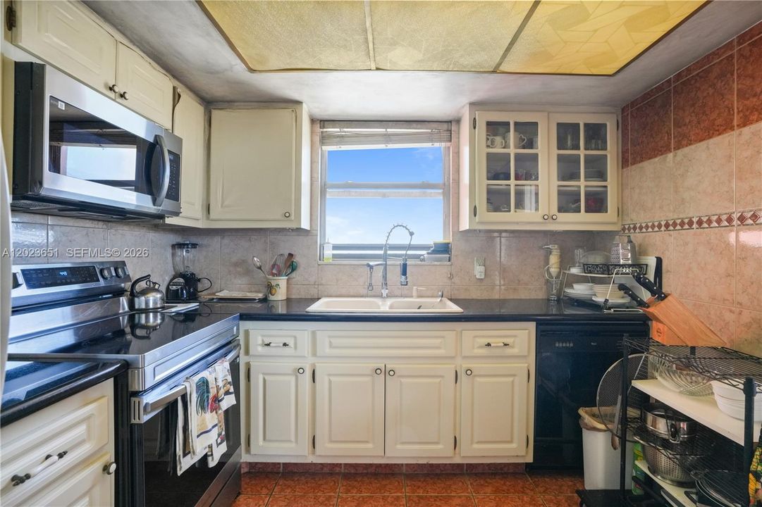 En Venta: $241,000 (2 camas, 2 baños, 1140 Pies cuadrados)