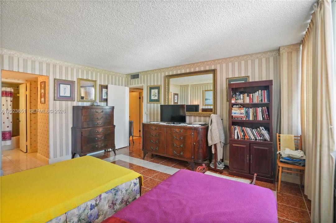En Venta: $241,000 (2 camas, 2 baños, 1140 Pies cuadrados)