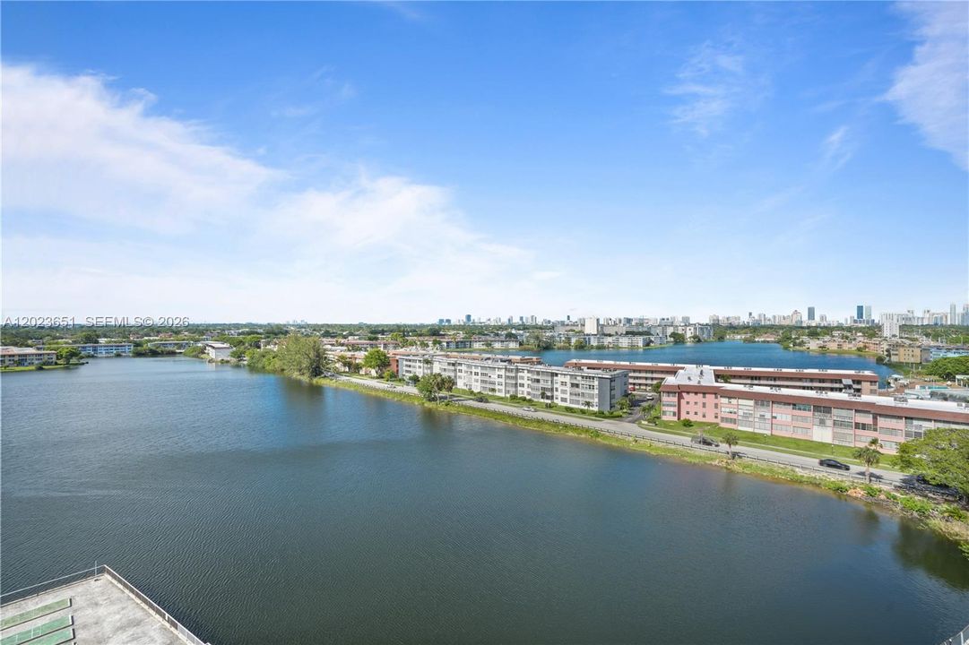 En Venta: $241,000 (2 camas, 2 baños, 1140 Pies cuadrados)