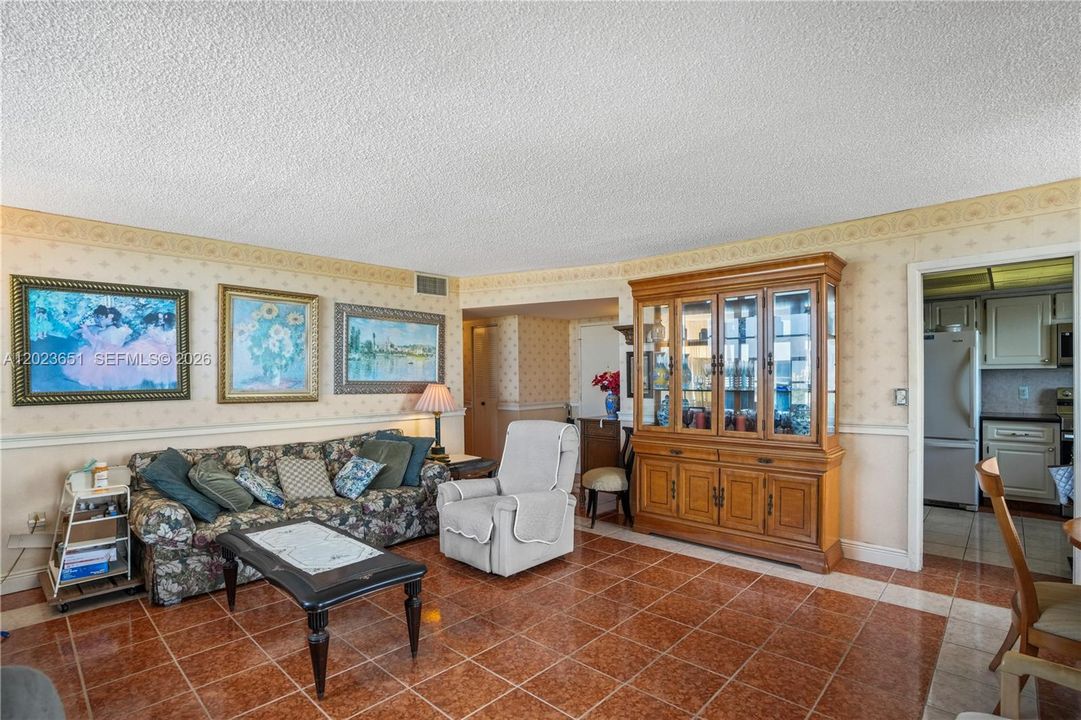En Venta: $241,000 (2 camas, 2 baños, 1140 Pies cuadrados)