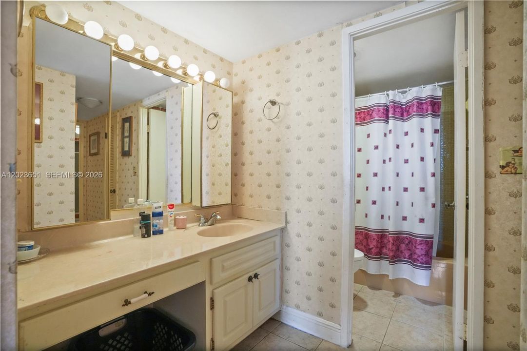 En Venta: $241,000 (2 camas, 2 baños, 1140 Pies cuadrados)