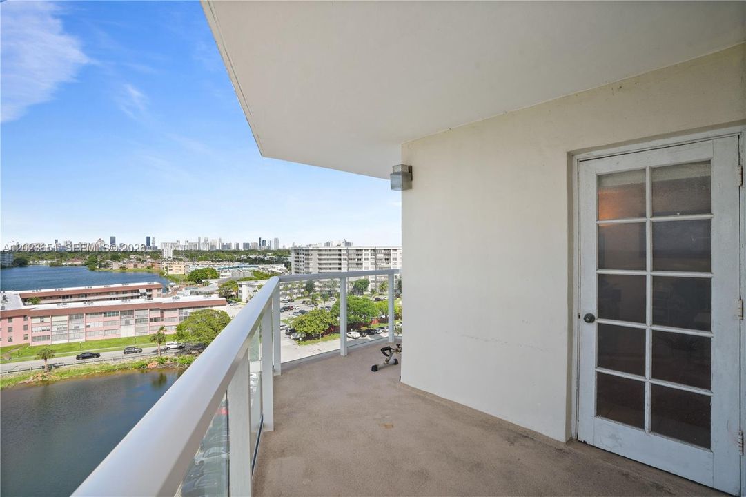 En Venta: $241,000 (2 camas, 2 baños, 1140 Pies cuadrados)