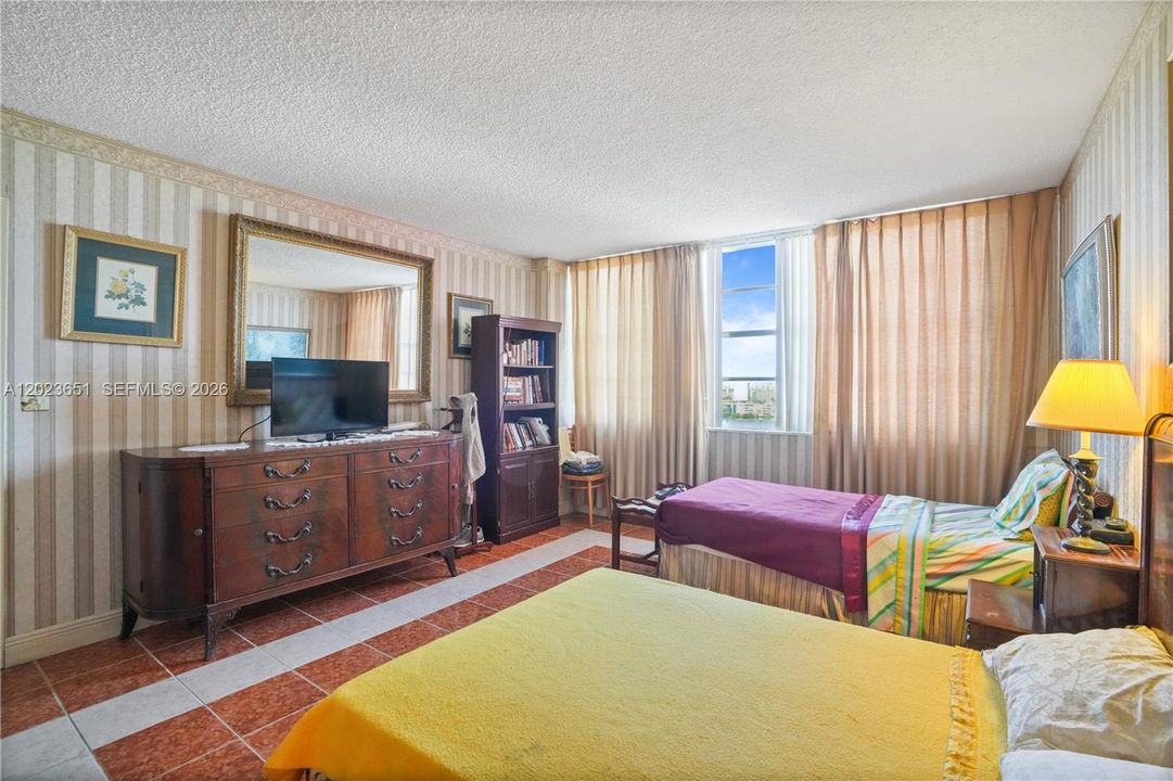 En Venta: $241,000 (2 camas, 2 baños, 1140 Pies cuadrados)