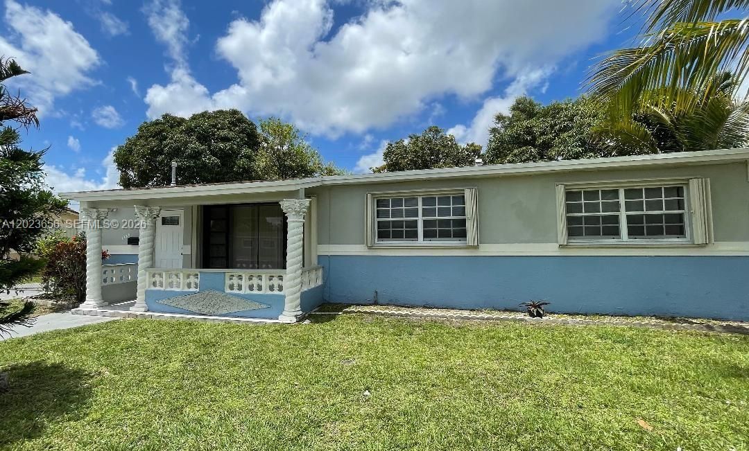 For Sale: $529,999 (4 beds, 2 baths, 1528 Square Feet)