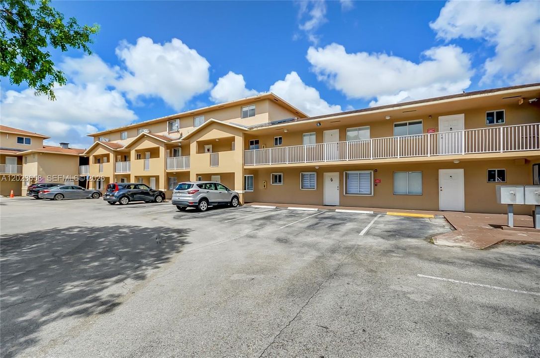 For Sale: $265,000 (2 beds, 1 baths, 971 Square Feet)