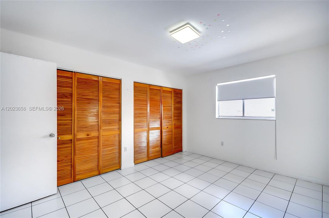For Sale: $265,000 (2 beds, 1 baths, 971 Square Feet)