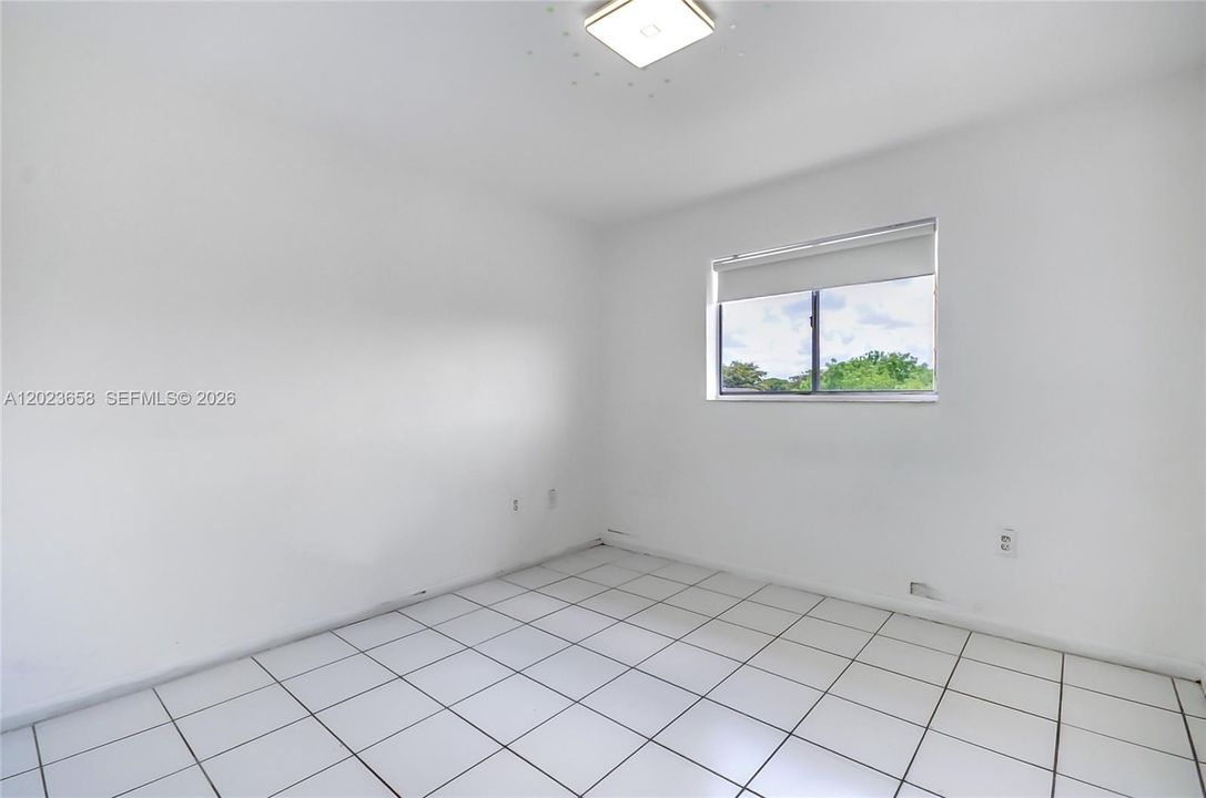 For Sale: $265,000 (2 beds, 1 baths, 971 Square Feet)