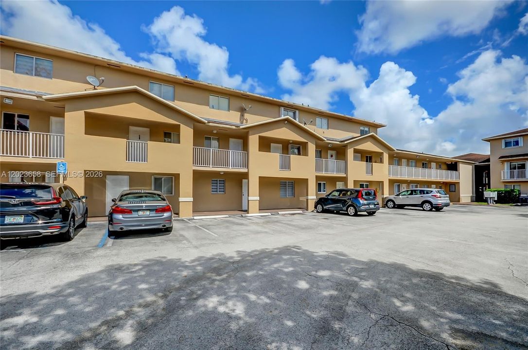 For Sale: $265,000 (2 beds, 1 baths, 971 Square Feet)