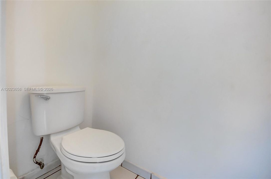 For Sale: $265,000 (2 beds, 1 baths, 971 Square Feet)