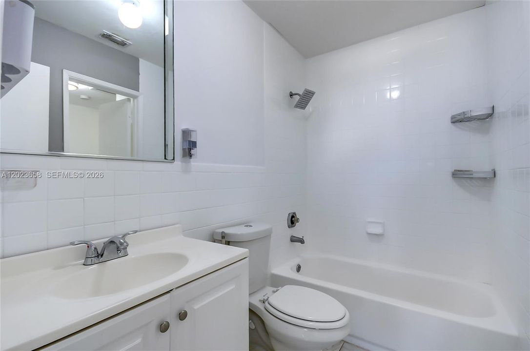 For Sale: $265,000 (2 beds, 1 baths, 971 Square Feet)
