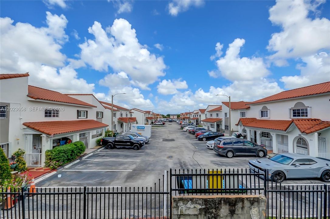 For Sale: $265,000 (2 beds, 1 baths, 971 Square Feet)