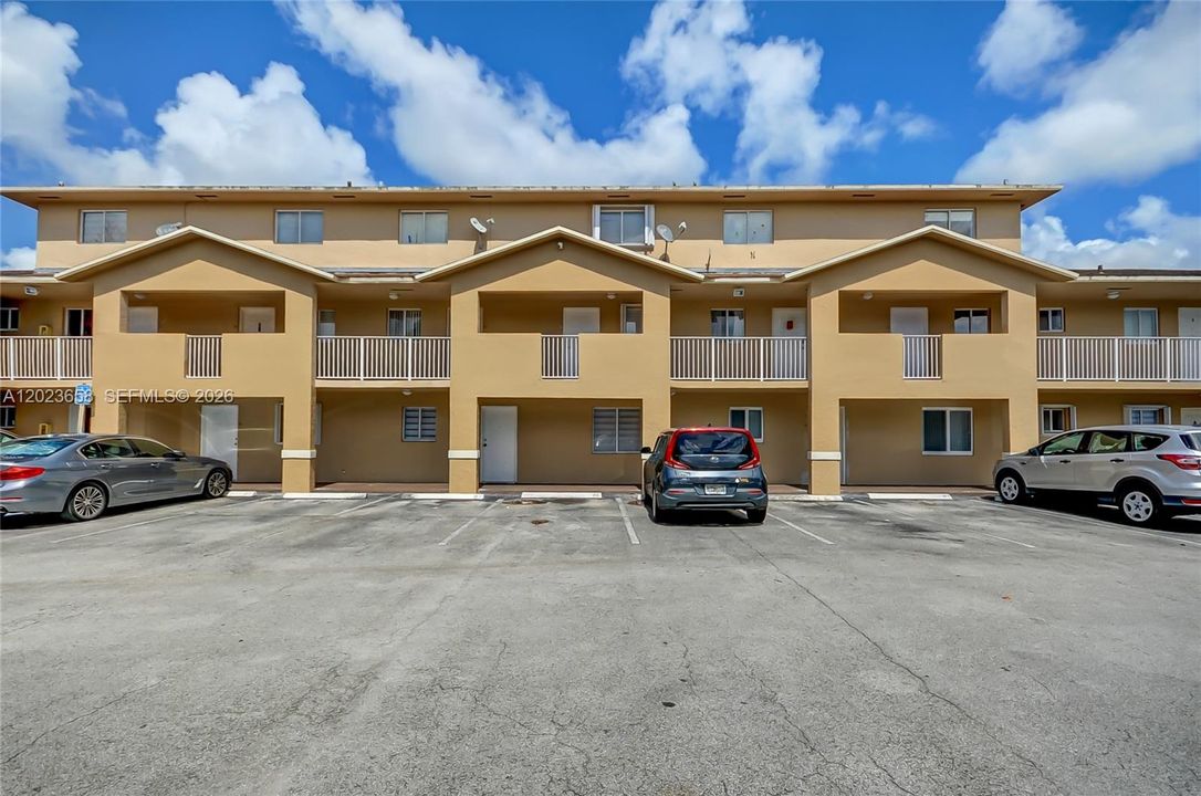 For Sale: $265,000 (2 beds, 1 baths, 971 Square Feet)