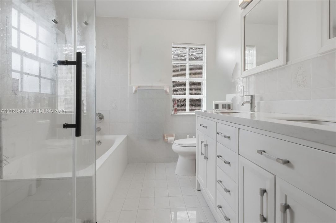 en-suite bathroom and walk in closet