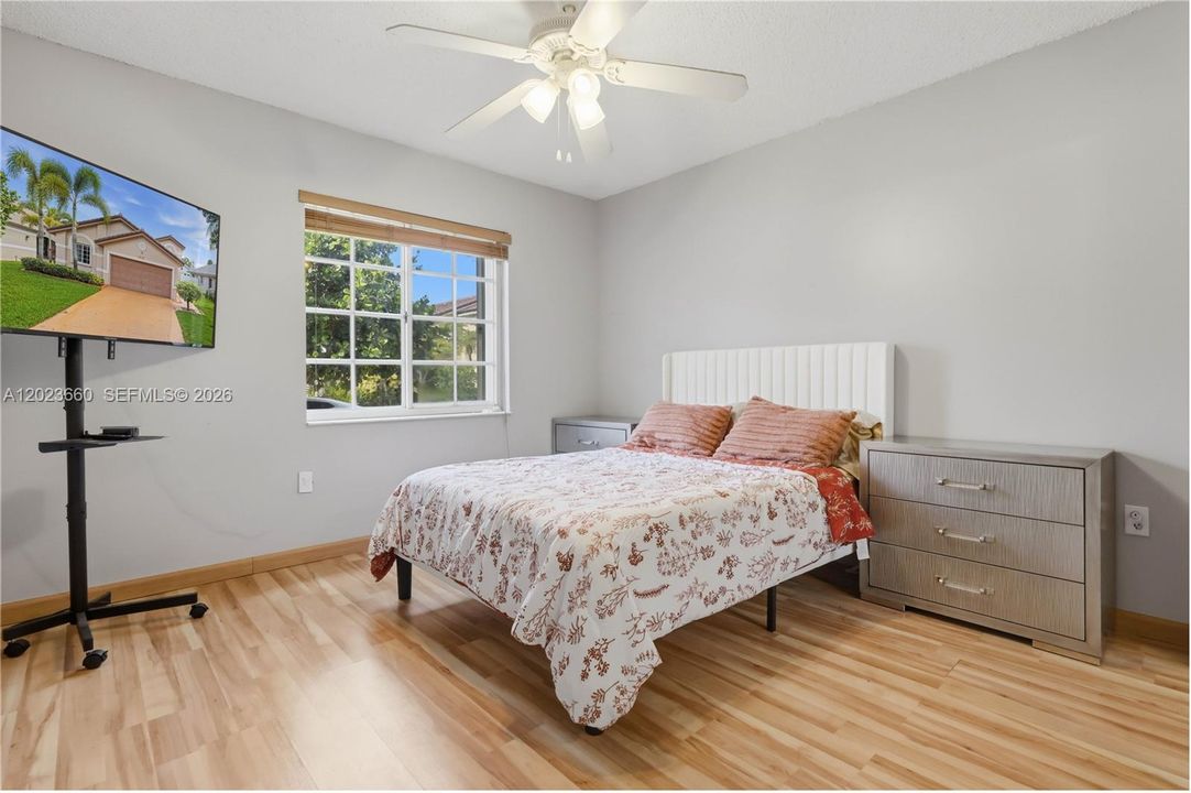 2nd bedroom
